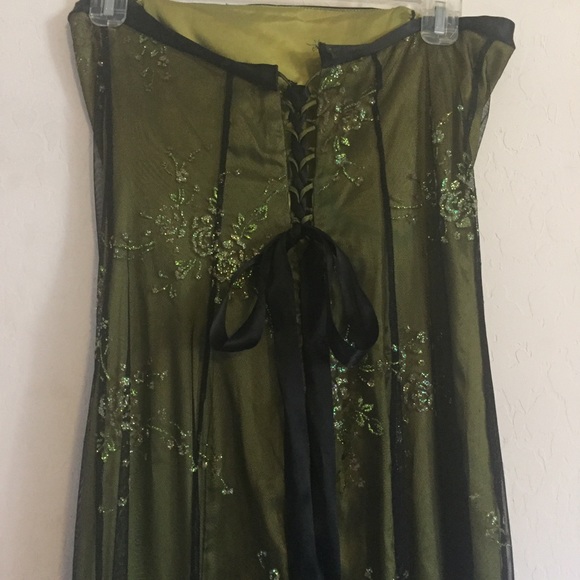 Dark green prom dress with black lace overlay - Picture 4 of 4